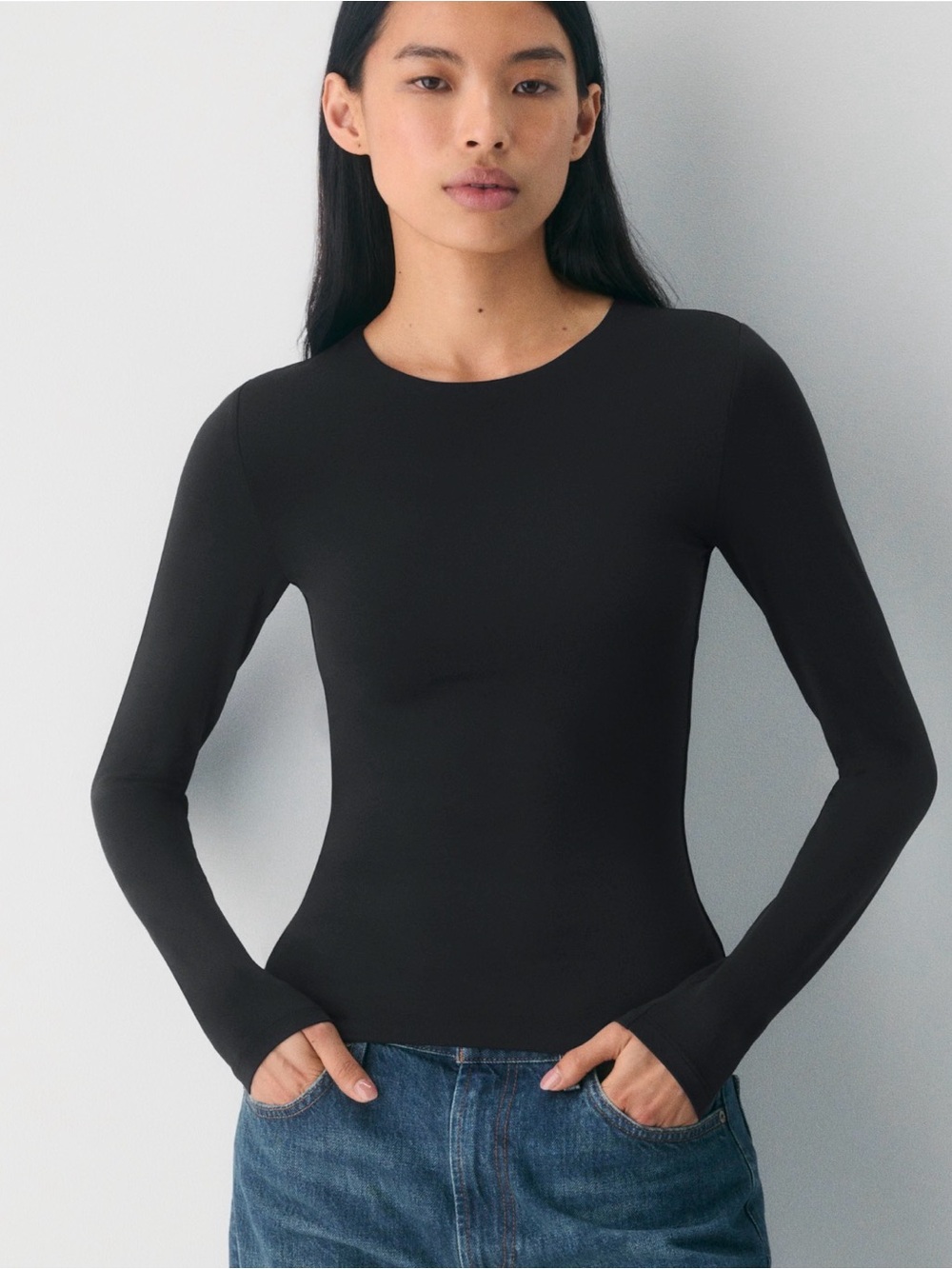 Aritzia Black Contour Long-Sleeve Women's Crewneck Top